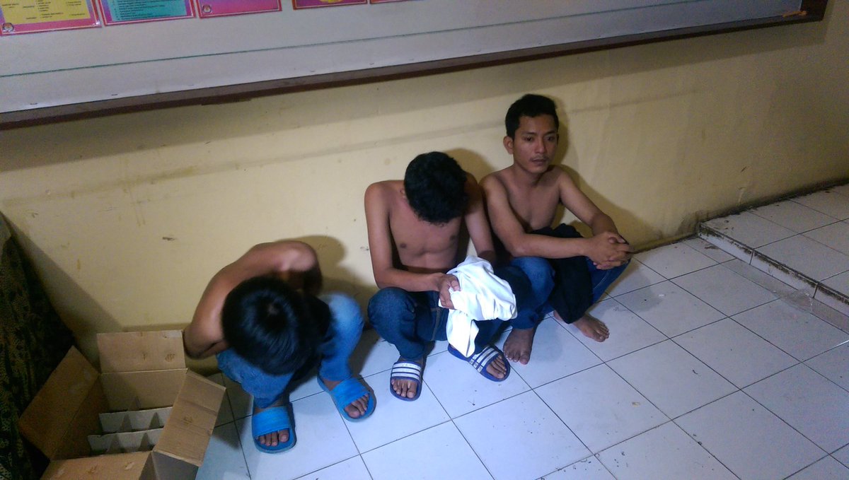 team_jaguardpk's tweet photo. Kedapatan anak remaja yg menggunakan narkotika jenis ganja di lap. Merpati @restadepok @TMCPoldaMetro https://t.co/6gbnU5ELQ2