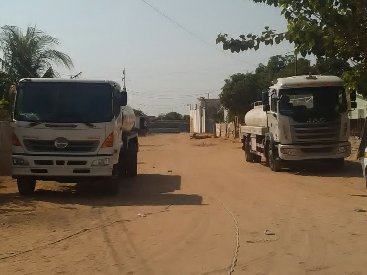 Omar_PrietoPSUV's tweet photo. También contamos con el apoyo de Hidrolago para surtir de agua potable los sectores que despliegan esta jornada https://t.co/BV3wFQxC3g