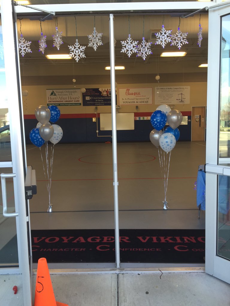 VAHSSC's tweet photo. we're almost ready for winter formal tonight, are you? ❄️💙 https://t.co/qsjkVIBiM5