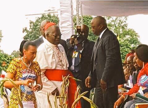 MuzembeK's tweet photo. 16 janvier 2016. Mausolée LD Kabila. Le cardinal Monsengwo arrive, escorte par madame Olive Kabila longtemps après. https://t.co/gqBzleFTsv