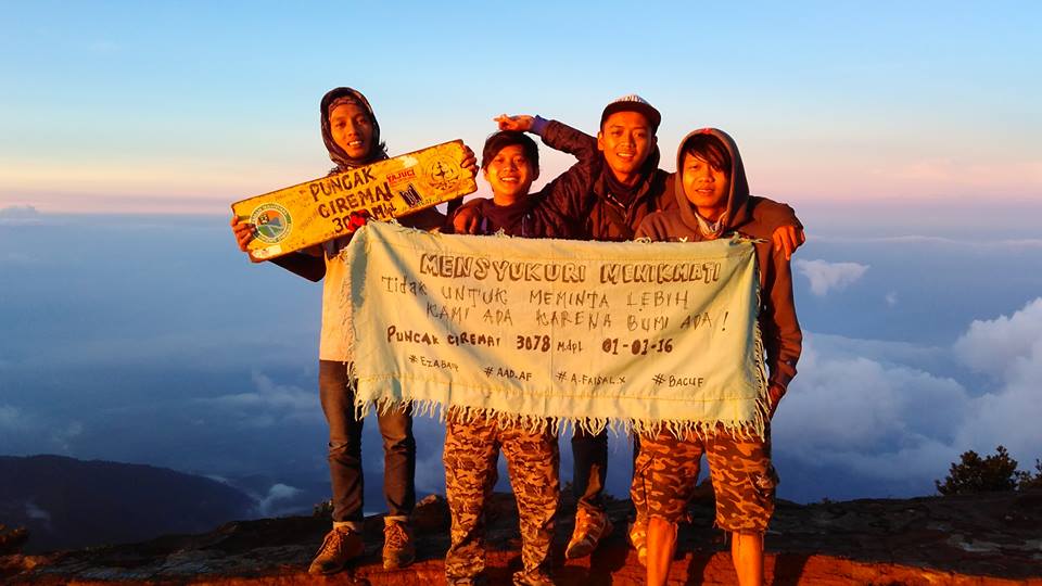 Eza_Muhammad07's tweet photo. dimanapun kita berada, puji syukur harus tetap ada, terimalah dengan hati, trus tetap menikmati :)) https://t.co/M49eKRrsOU