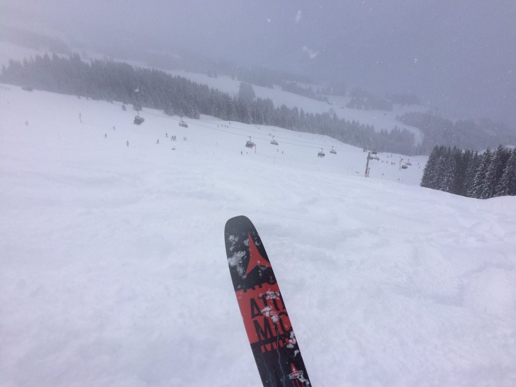 crazymondo's tweet photo. Little PowWow! Powder Season Is about to start #powder #saalbach https://t.co/pZRB3f6Rcc