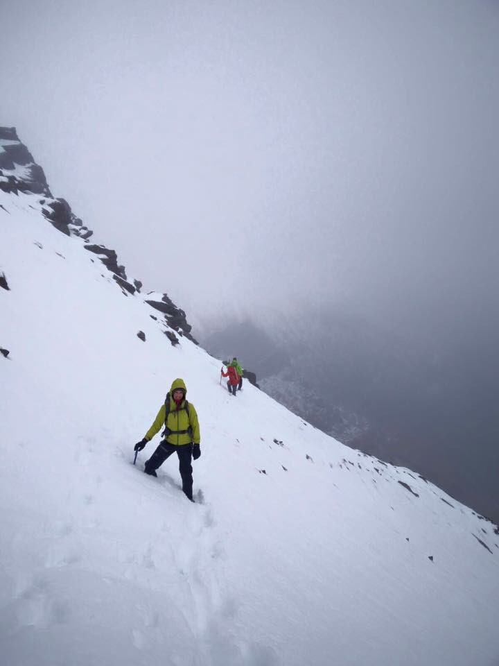 bettermybodyIE's tweet image. Made it through the snow to top of Carrauntoohil #fitfam #funhobbies