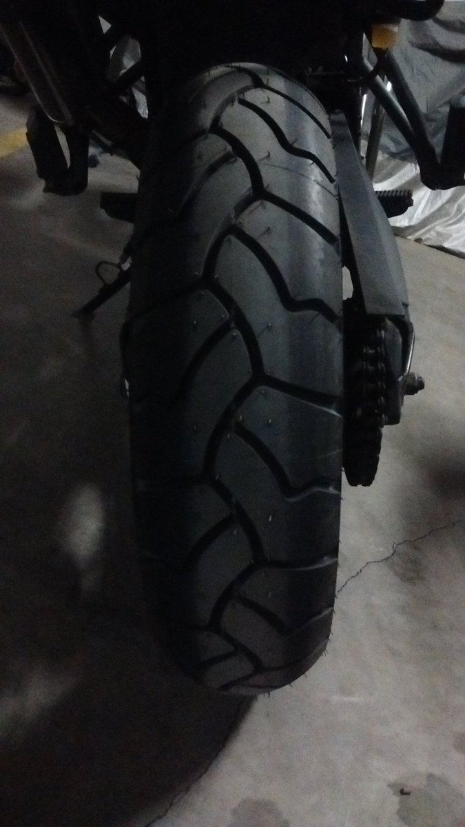 ElruteroGS's tweet photo. Hora de cambiar los neumáticos. Probaremos los #BattleWing de @Bridgestone_H a ver que resultado nos dan https://t.co/SvyKTKIeKn