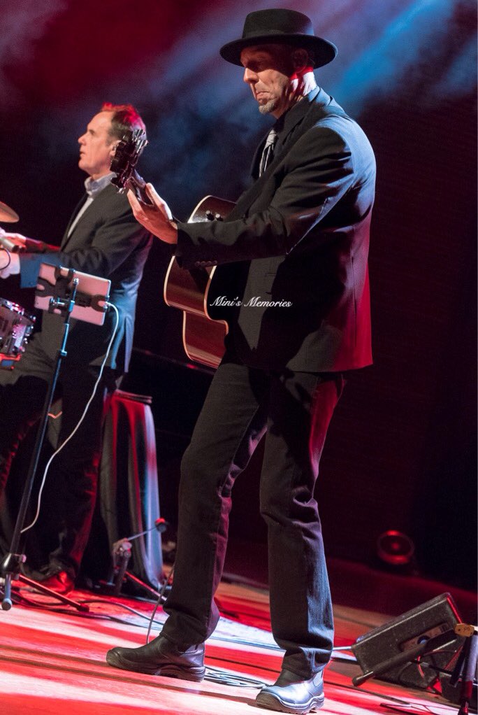 MinisMemories's tweet photo. Shots r up @5440 @FirstOntPAC https://t.co/caiQa37k1J thanks 2 @ThatEricAlper #5440 #firstontarioPAC #concertphotos https://t.co/xh2fBjWTgs