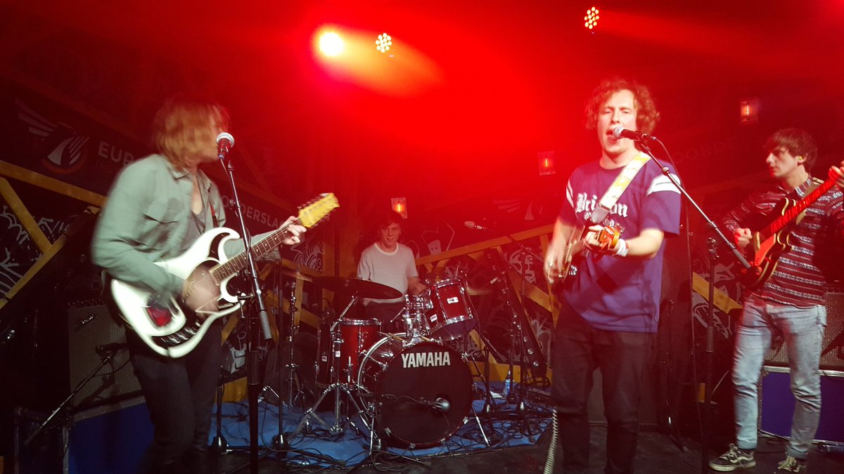 Popunie's tweet photo. Ranzige rock 'n' roll #iguanadeathcult gaat er op #esns16 in als Gods woord in een ouderling #010isTof https://t.co/W5ioTpAXxr