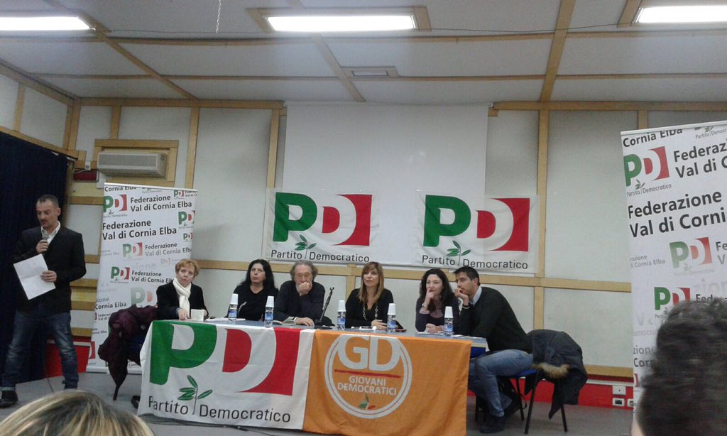 VeloSilvia's tweet photo. Uso terapeutico e #CannabisLegale. Tanta gente, bella discussione #therighthing #avantitutta https://t.co/BR0F6ikfLY