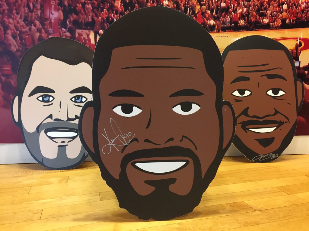 RETWEET by 6PM to #NBAVote <a href="/KyrieIrving/">Kyrie🤞🏾</a> &amp; enter to win his autographed #CLEmoji!
 
DOWNLOAD: bit.ly/CavaliersKeybo…
