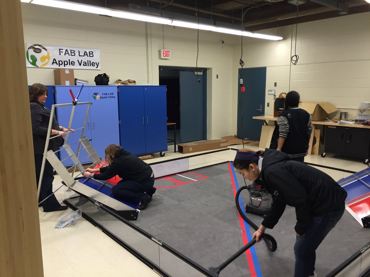 AVHS_STEM's tweet photo. It is a FIRST Robotics beehive at AVHS today!  Four teams all working at once.  Good fun! https://t.co/MRspaFjJvz