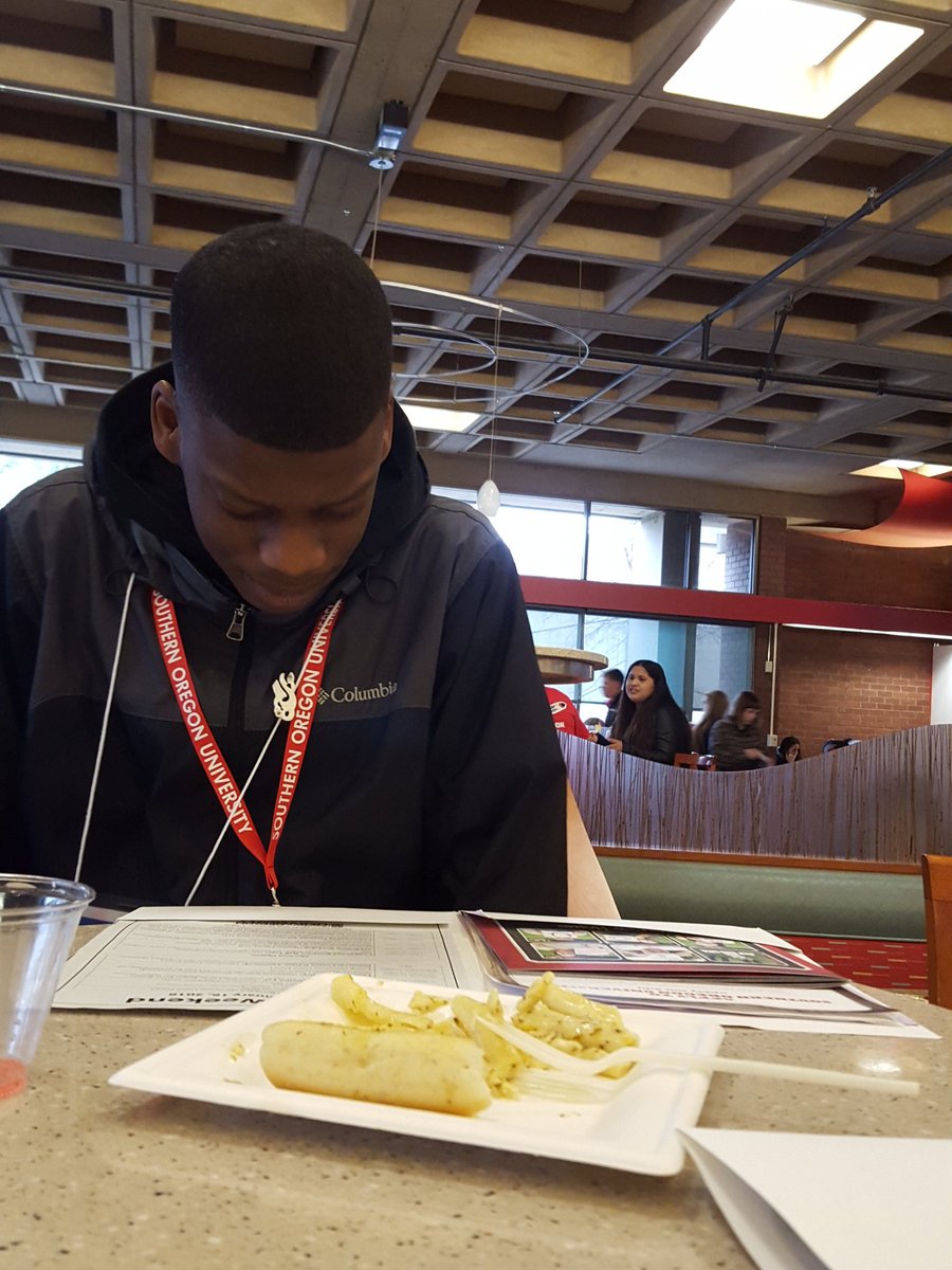 With @Bigshaun45  having dinner at SOU! #road2sou #souashland #PreviewWeekend