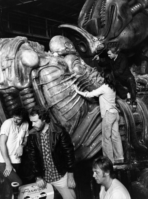 CinemaPoster_'s tweet photo. #BehindTheScenes | #Alien (1979). https://t.co/MUFi3dkpNK