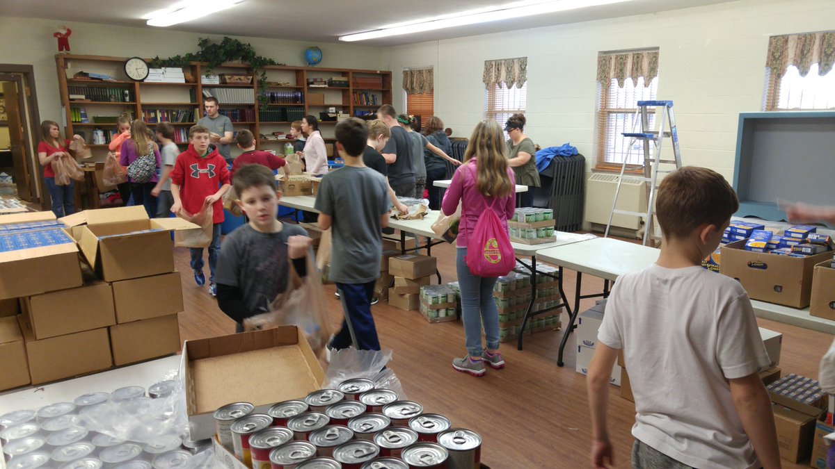 StudentMerge's tweet image. Packing meals for Western Height Baptist Center