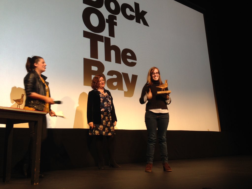 SadeCines's tweet photo. Nuestra gerente @codriozolas entrega el #PremioSade a @b_echeve por #SonidoPamplona en @dock_ofthe_bay #Dock16 https://t.co/Pxpt1692dp