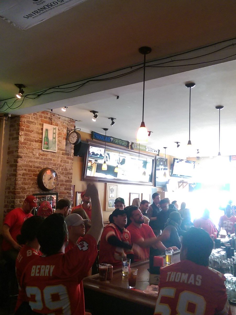 Common_Ground__'s tweet image. Chiefs fans with a strong showing in SF! #Chiefs #Playoffs