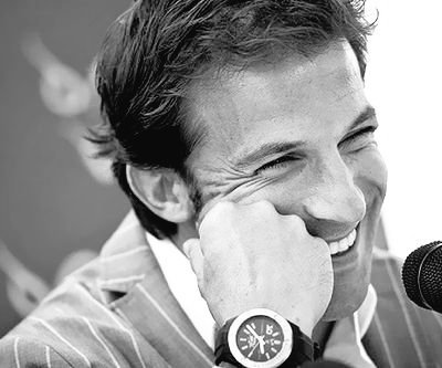 #من_عجائب_الأرواح 
إذا في شخص تفكر فيه هاللحظه هو بعد نفسه يفكر فيك ويبي يسولف معك ...•°○●