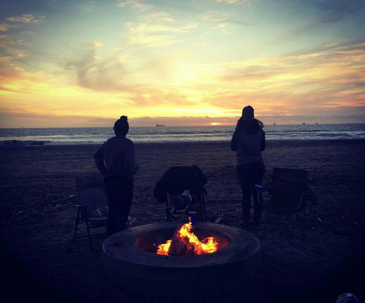 baconbits82's tweet photo. Saturday night bonfire &amp; reggae #socal #huntingtonbeach https://t.co/5pqiVAiHFP