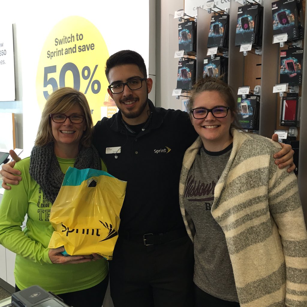 hollyk0990's tweet photo. 2 lines stolen from @ATT #switchandsave50 #shawneesprint #upyourgame @jrsimer @antonc8514 @j8o8e8 @libbyflood13 https://t.co/7WnvwtmGiu
