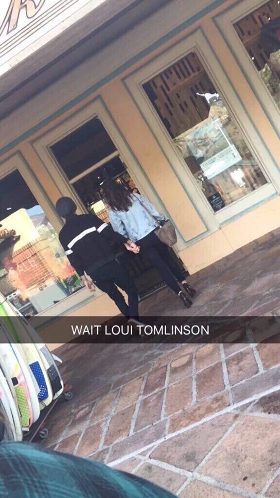 sweat_styles_'s tweet photo. Неповторимый оригинал и жалкая пародия: 3

#LarryIsReal 
#DirectionersShazam 
#Fandom2015Directioners https://t.co/tBU39462RR