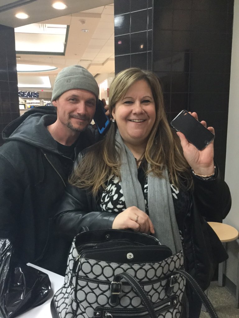 badtotheB1's tweet photo. @SprintMWLS 2 new happy customers COMIN UP!!! You can't fake smiles 😎
#BadtotheB1
#bbbbbbbbad https://t.co/ccXggZgZse