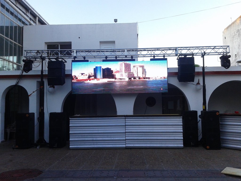 FestSummer's tweet photo. Preparativos #SummerFest https://t.co/jGfiuxfcNN