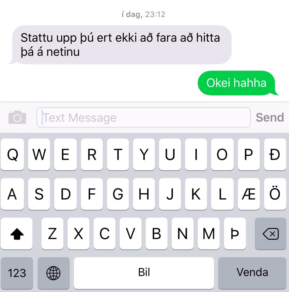 Kærasti mömmu vill að ég standi upp á stól svo ég fái kæró...