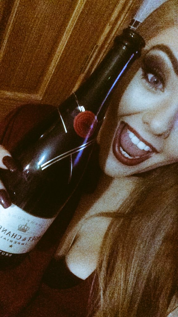 chazkebabs's tweet photo. #nye https://t.co/0XkSsb9XvX