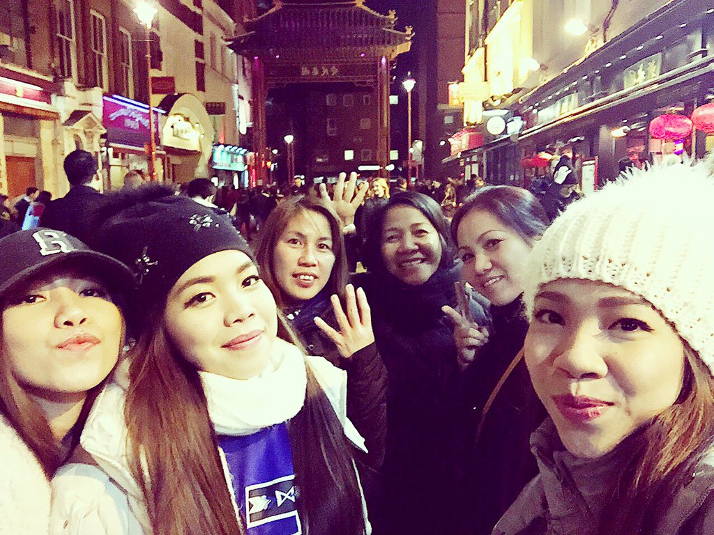 4thimpactMylene's tweet photo. Happy tummy again😂😁 thanks to @rodtacio for the treat in china town..🍜🍤We miss baby sam!!! ☔️❄#️4thImpact [01_12] https://t.co/hX5aFcLE7V