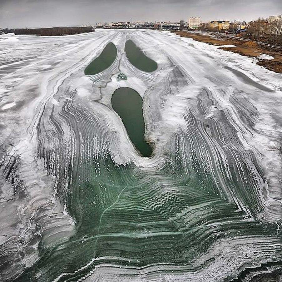 TheGoodDeath's tweet photo. "The Irtysh river in Russia froze over in an interesting pattern..." - hellometa https://t.co/KsyaXipSfD