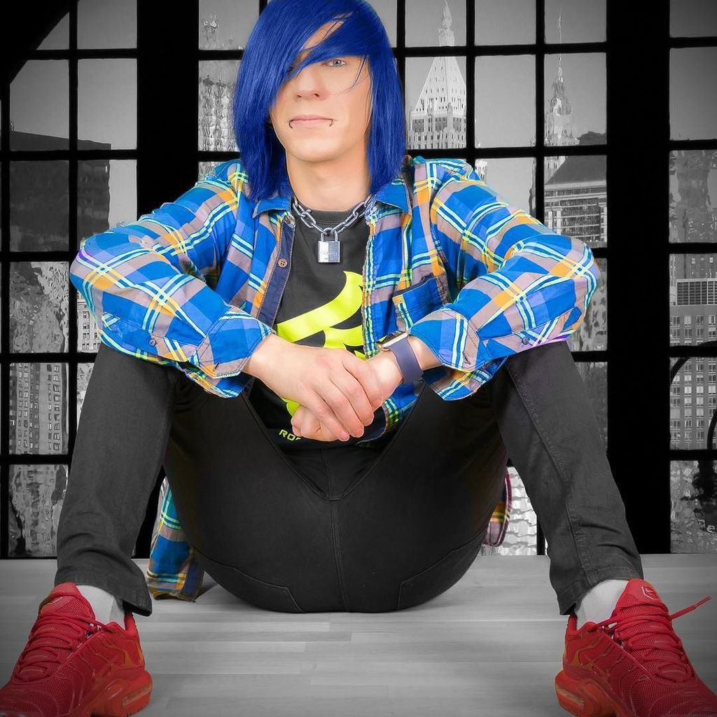 AlphaEmo's tweet photo. Good Night! :) #emo #instaemo #emogay #emoqueer #gay #queer #instagay #twitteremo #twitter… https://t.co/cMW2tw4UGl https://t.co/2KCIPKa2Vo
