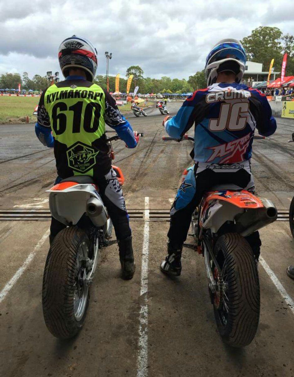 <a href="/kylmakorpi/">Joonas Kylmäkorpi</a> <a href="/GingerRacing/">GingerRacing</a> what a cool pic from the @TroyBaylisstic classic. Few world title 🏆 between these 2 🏁🏁🍻🍻