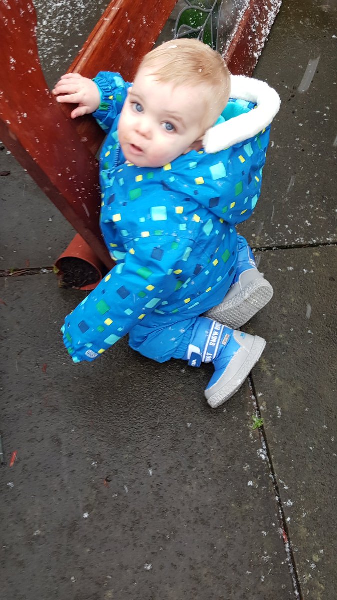 danijade15's tweet photo. @Trespass first time in the snow in his complete trespass outfit. Rocking the blue. And extremely toasty and warm https://t.co/ZPh0MRxUR0