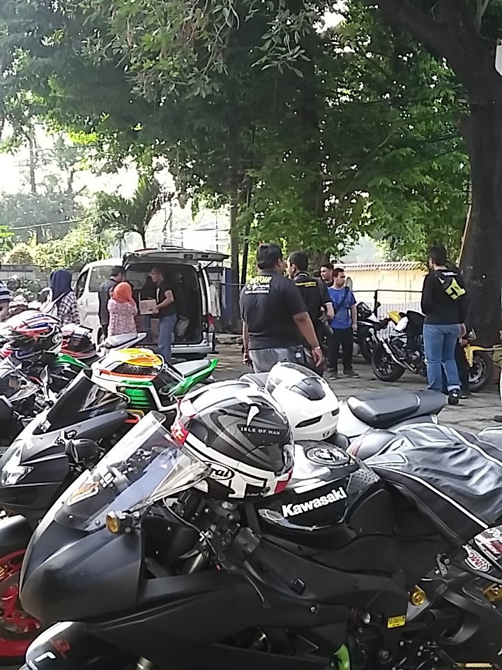 <a href="/mixmoge/">MixMoge Official</a> dan #Kopdarpengicau sudah tiba di Rumah Yatim, Kemang. #LiveReport