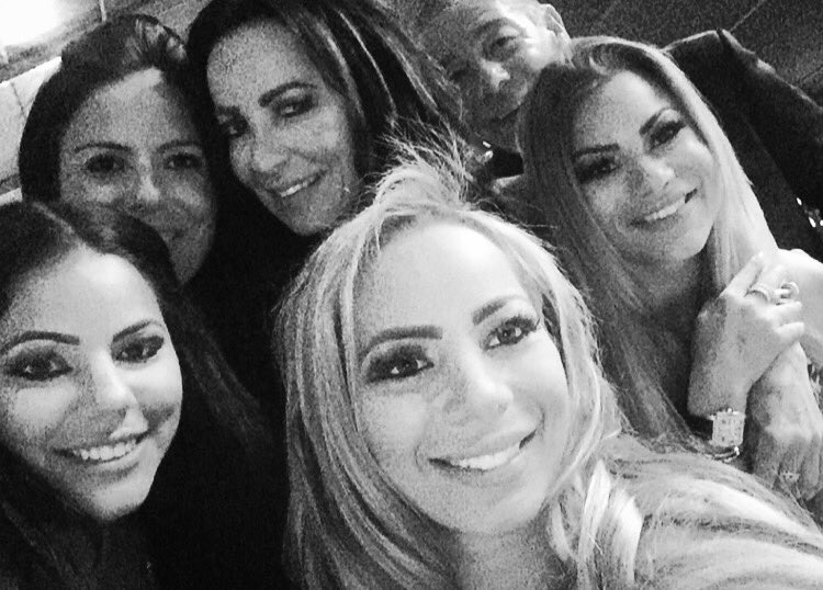 NataliePoly's tweet image. i love them with every bone in my body #myfamily #unbreakable 💗