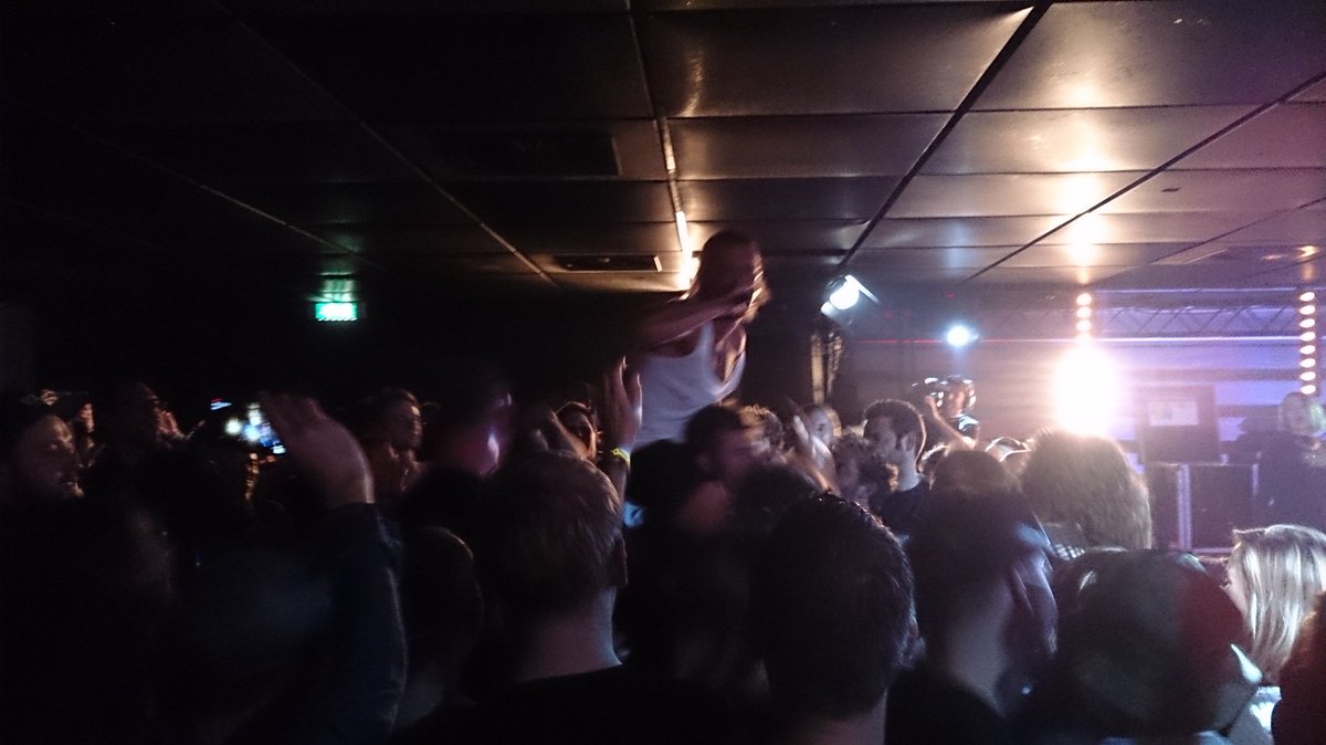 Roffa invasie <a href="/ESNSnl/">EurosonicNoorderslag</a> #esns16 <a href="/de_likt/">De Likt</a> doet <a href="/oosterpoort/">Oosterpoort Communicatie</a> sidderen en daar komt geen gasboring aan te pas 😀 @010isTof