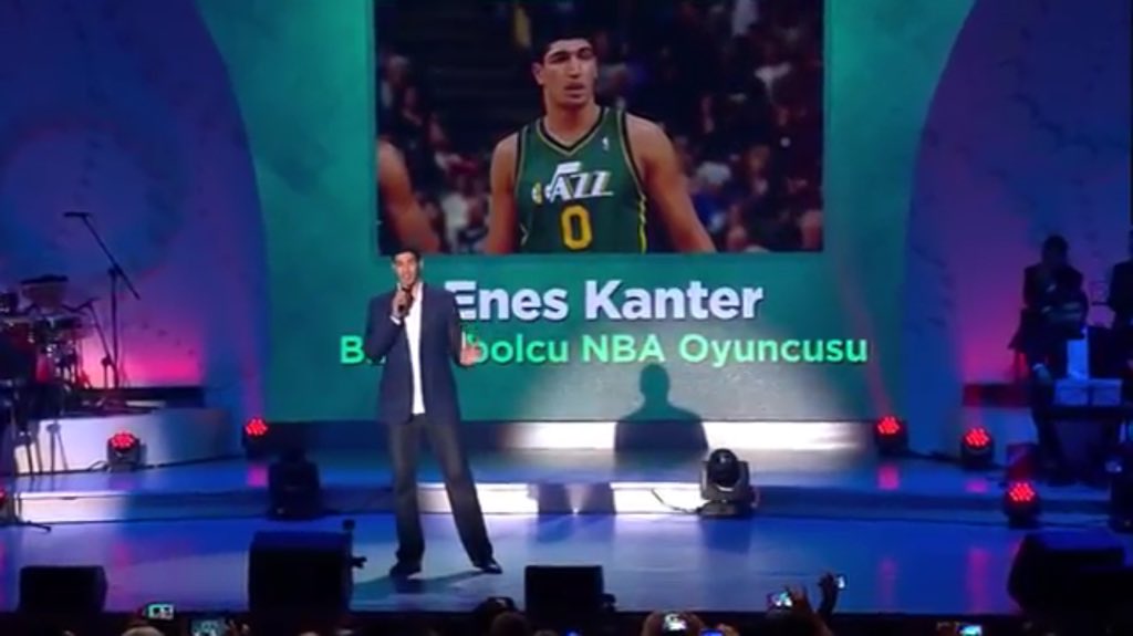 Ardore48's tweet photo. Enes anons edilirken
"NBA oyuncusu" yerine,
"NBA All Star oyuncusu" yazsa,
Güzel olmaz mı?
👍🏻👍🏻
Enes Kanter #NBAVote https://t.co/hnuWxHsFOM