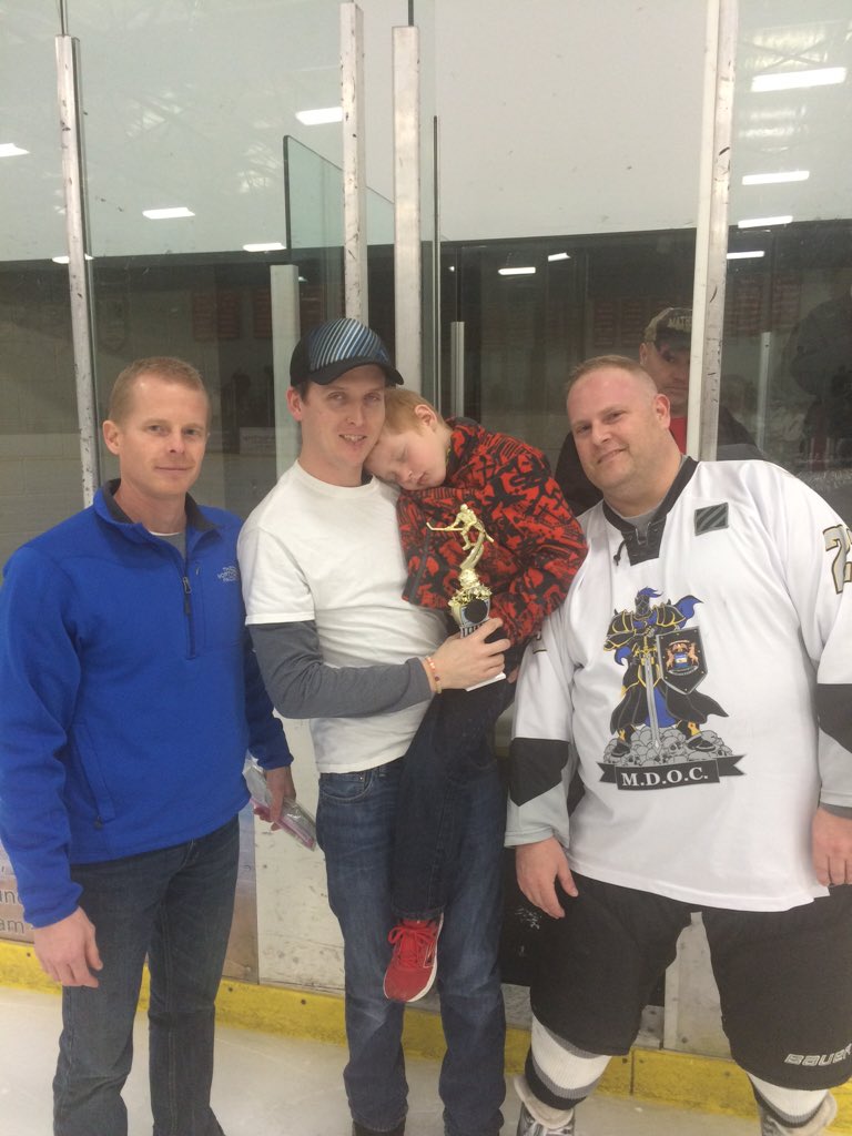 RobertLeduc12's tweet photo. 3rd annual Officer Hammond Charity hockey game benefit Officer Agosta #teamlandon @MDOCFOA @SteeceKris https://t.co/MG3ErdPRUF