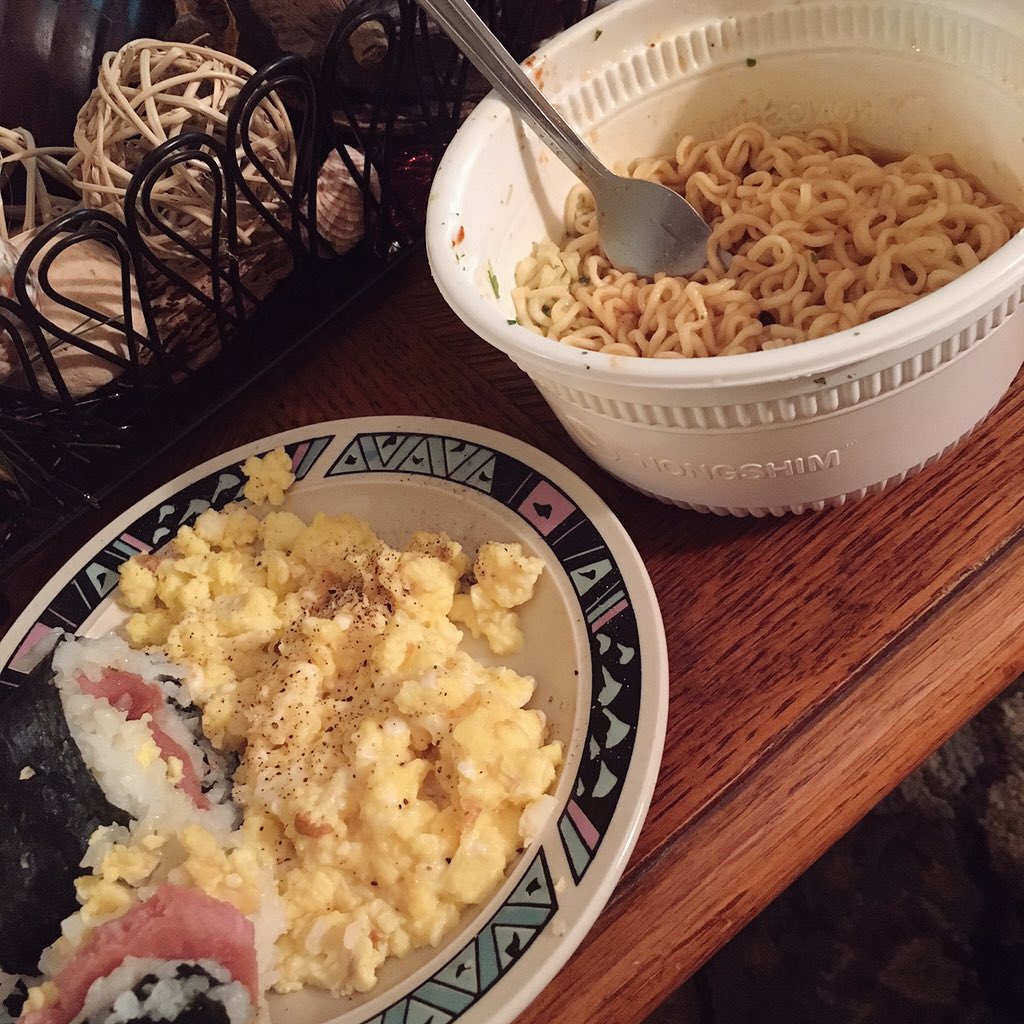 evelige_'s tweet photo. Dinner. #hamostyle https://t.co/El5mQbBODk