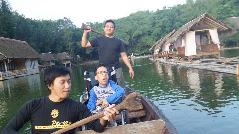 Kaos ini cocok dipake kapan aja, trmsuk buat dayung perahu menjemput jodoh impian. Mau? klik bit.ly/1RXo9me