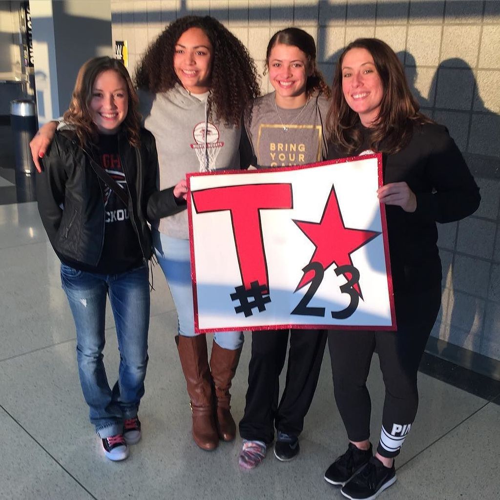 zipop_nft's tweet photo. Supporting Trin at WSU today for Heights vs Derby #tstarr #23 #heightsfalcons @they_call_me_trinity @bellis2014 @as… https://t.co/kaGTvERqk2