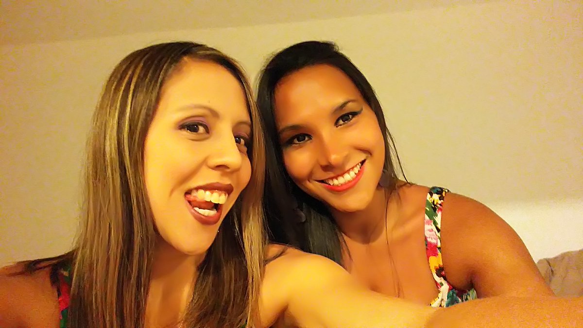 claws_el's tweet photo. #partytime @Gabri30 https://t.co/dwQjxekbqO