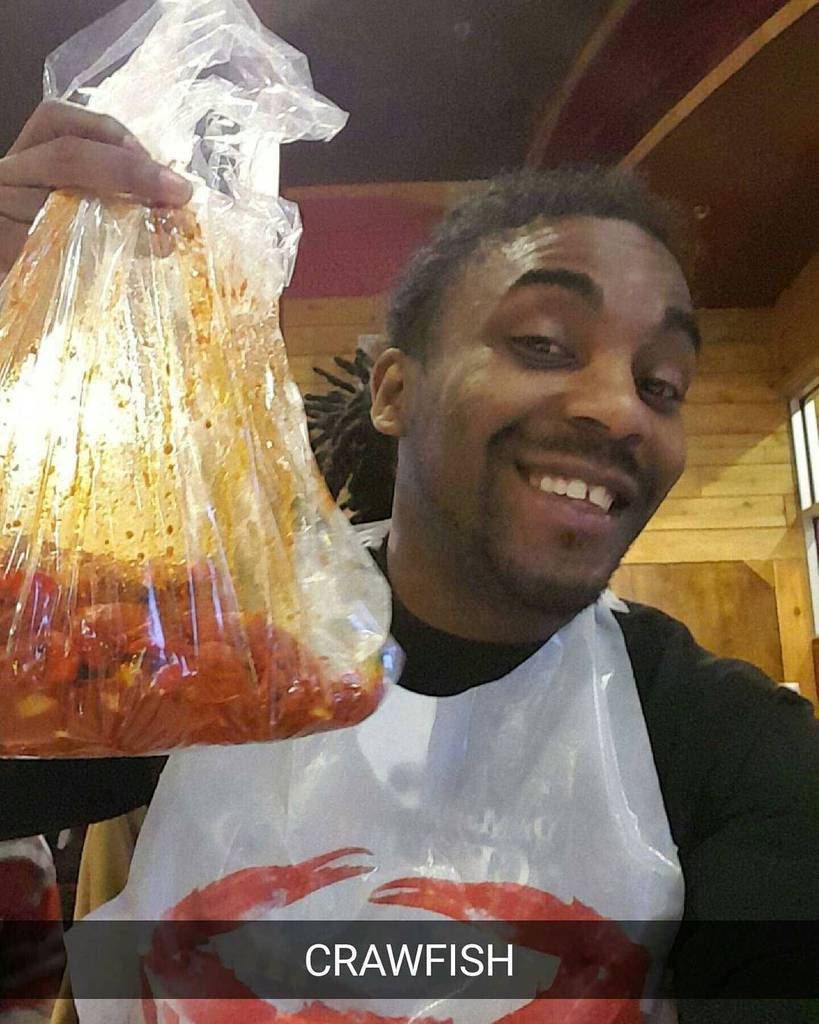 CharlesTerryJr's tweet photo. Oh dear #Crawfish how I've missed you.... I LOVE them #BoilingPots https://t.co/UkTlcEQiuH