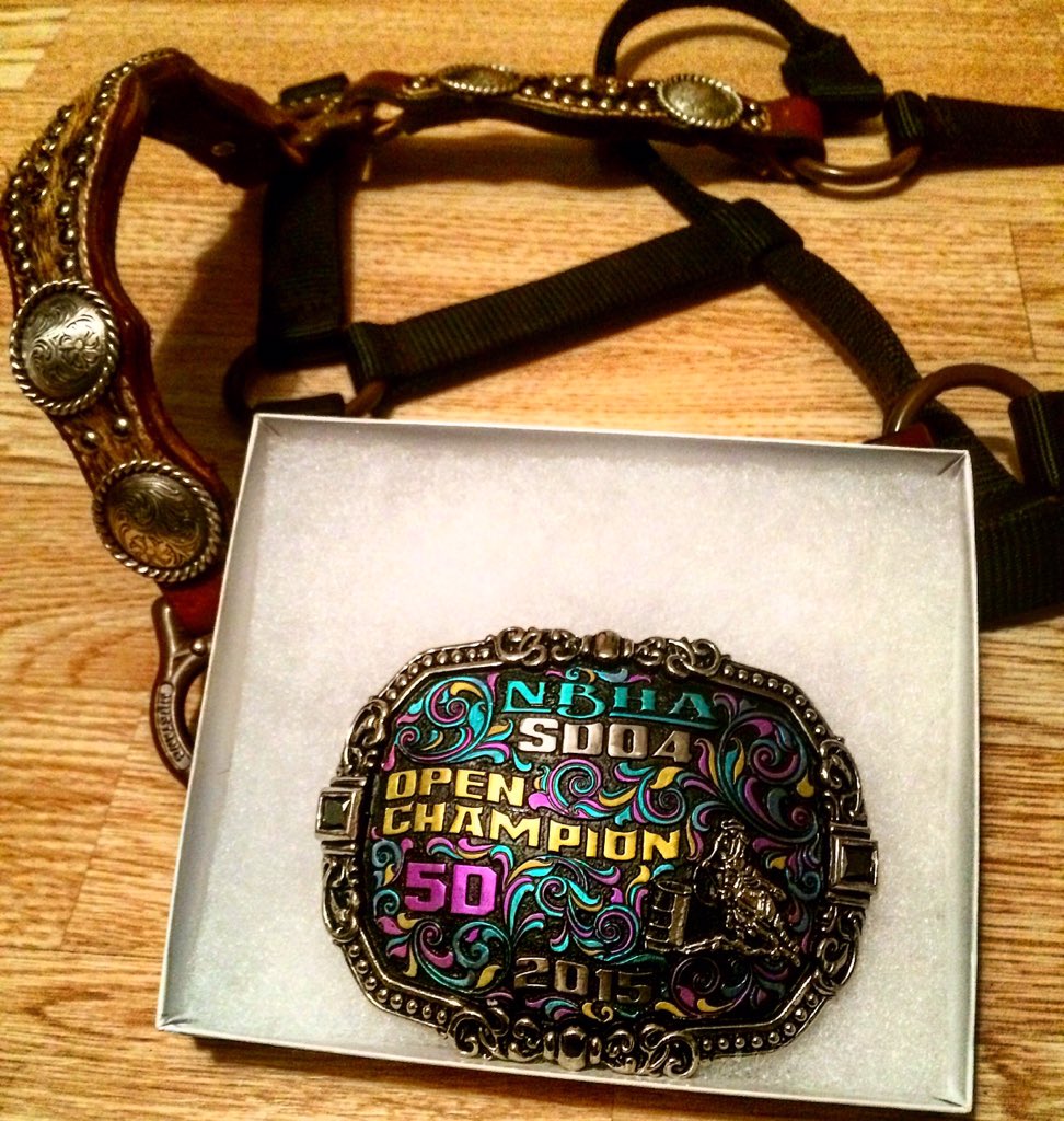 4cowgirl12's tweet photo. My little Arabian won me my first buckle!!! I'm so excited. #firstbuckle #open5Dchamps https://t.co/Z2alul7q0j