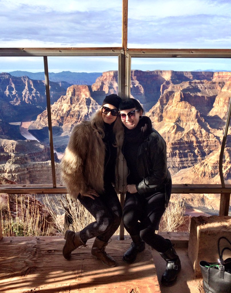 louloudvil's tweet photo. Last one, I promise!! 😄❤️ #friends #myday #beautifulday #nature #grandcanyonwest #finnishgirls #guanopoint #batpoop https://t.co/yuXWeThrVb