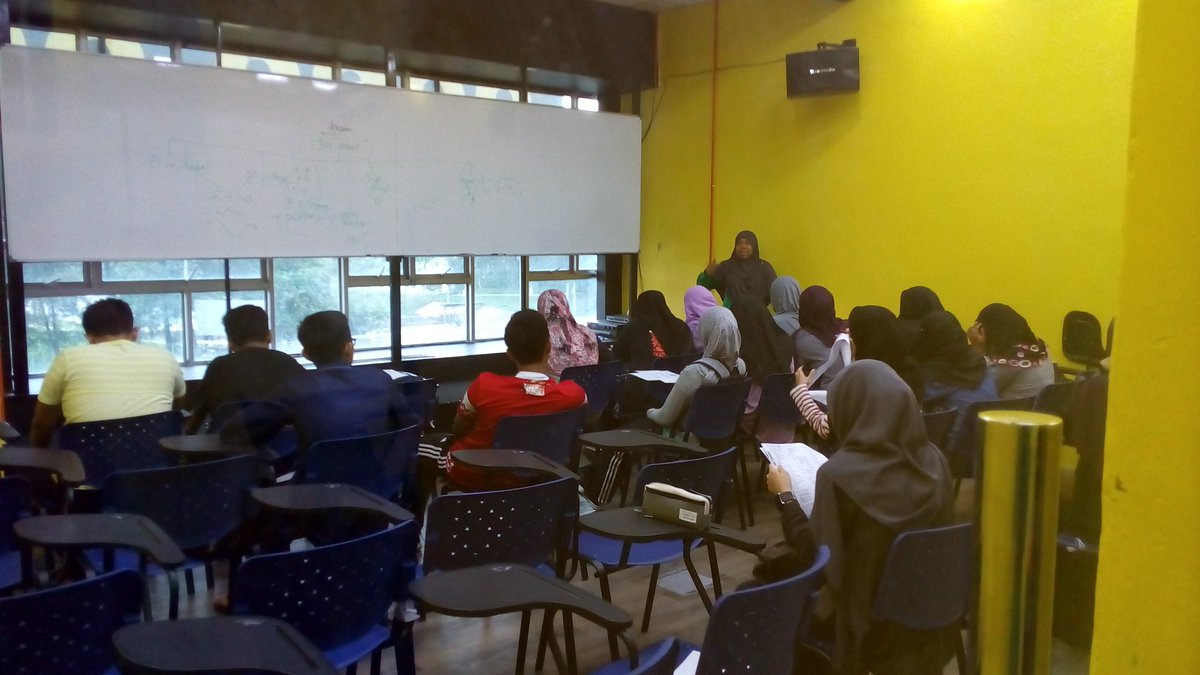 mathsclinicbg's tweet photo. Shhhhh.. sesi pembelajaran sedang dijalankan.. feel the enjoyment in our class
#spm2016
#mcbangi
#seronokgiler https://t.co/BXYcd3lWRF