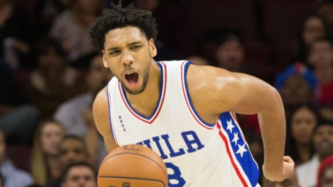 lequipe's tweet image. Les Philadelphia Sixers et les Atlanta Hawks se sont facilement imposés à domicile bit.ly/1Q6Bwi3