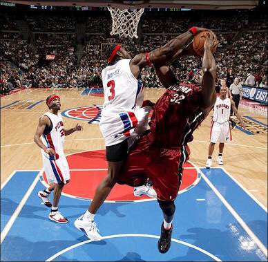 NBA ピストンズ　ベン・ウォーレス　フィギュア NBA ピストンズ ベン・ウォーレス フィギュア Amazon.co.jp: McFarlane