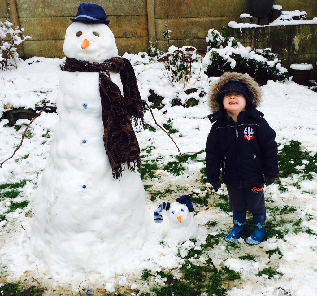 handersflp's tweet photo. Eli's 1st Snowman and Snowdog ❤️⛄️🐶 #snowmanandsnowdog #firstsnowman #myworld #familytime #perfectsundaymorning https://t.co/4HfLv7kPKK