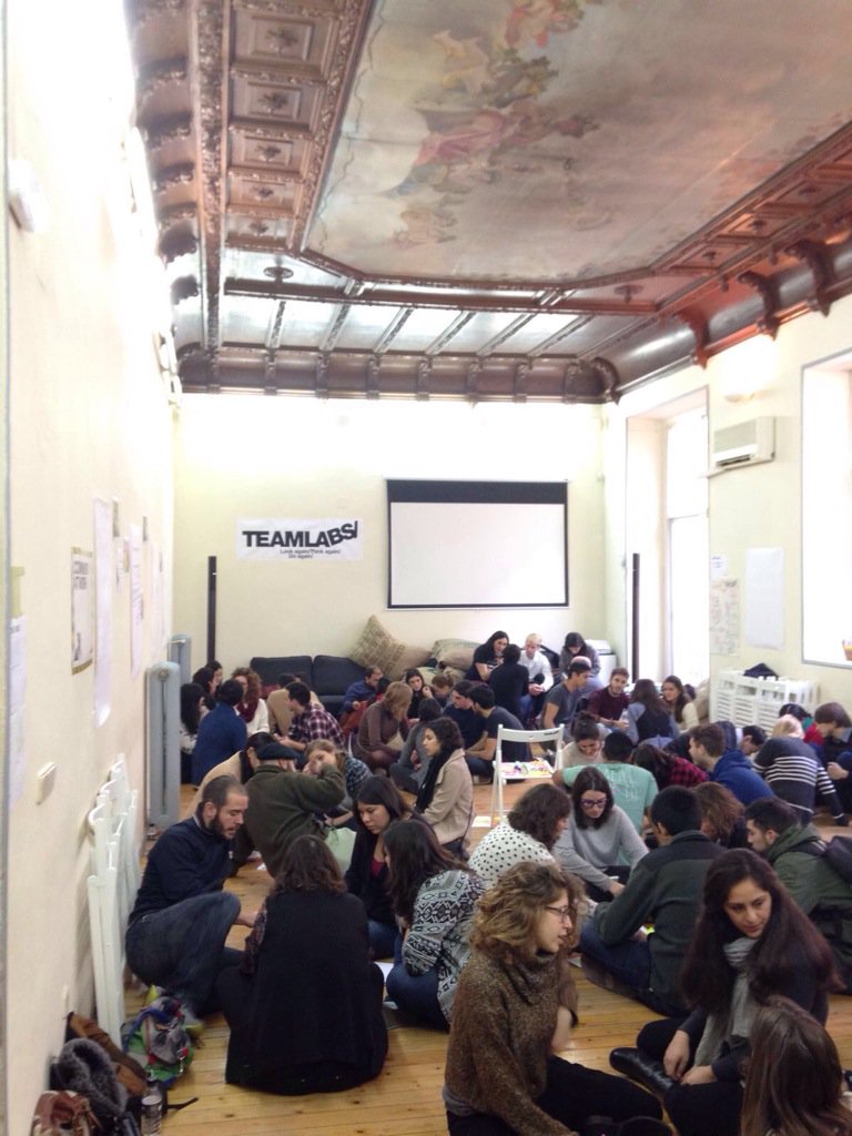 teamlabs's tweet photo. 70 alumnos de Stanford en Madrid y Teamlabs trabajando por equipos en el Lab #designthinking  @stanforddschool https://t.co/OSntVZOv3n