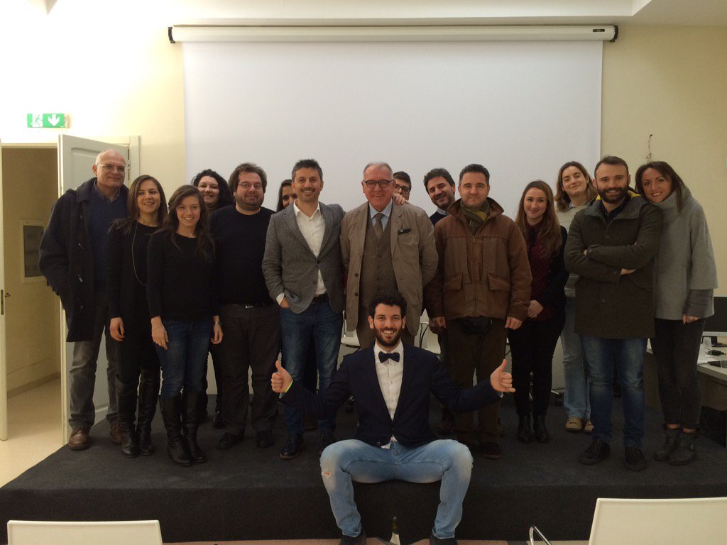 FoodLecce's tweet photo. A fine corso,la consueta foto di gruppo.È stato bello ma anche buono,pulito e giusto #FoodLecce #mastercaffelecce https://t.co/3UPBLX74F8