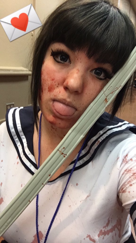 JoshLVR24's tweet photo. Cosplayed #yanderechan at #taiyoucon2016 today!! @YandereDev https://t.co/CqiBtzT1tE